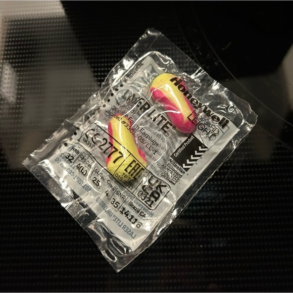 Earplug NWOT 💛🩷 - Picture 3 of 3